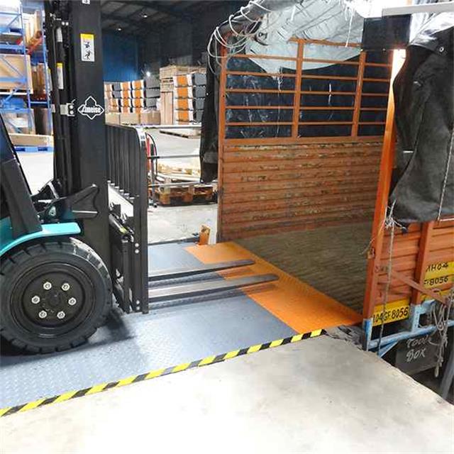 Forklift Roll off Barrier Lip Dock Leveler
