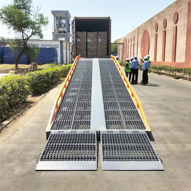 Dock ramp for forklift